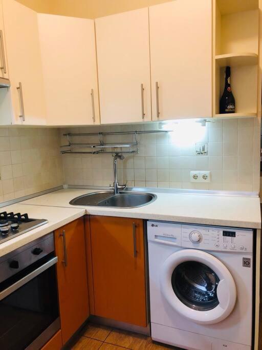 однокомнатная возле парка! Apartment *
